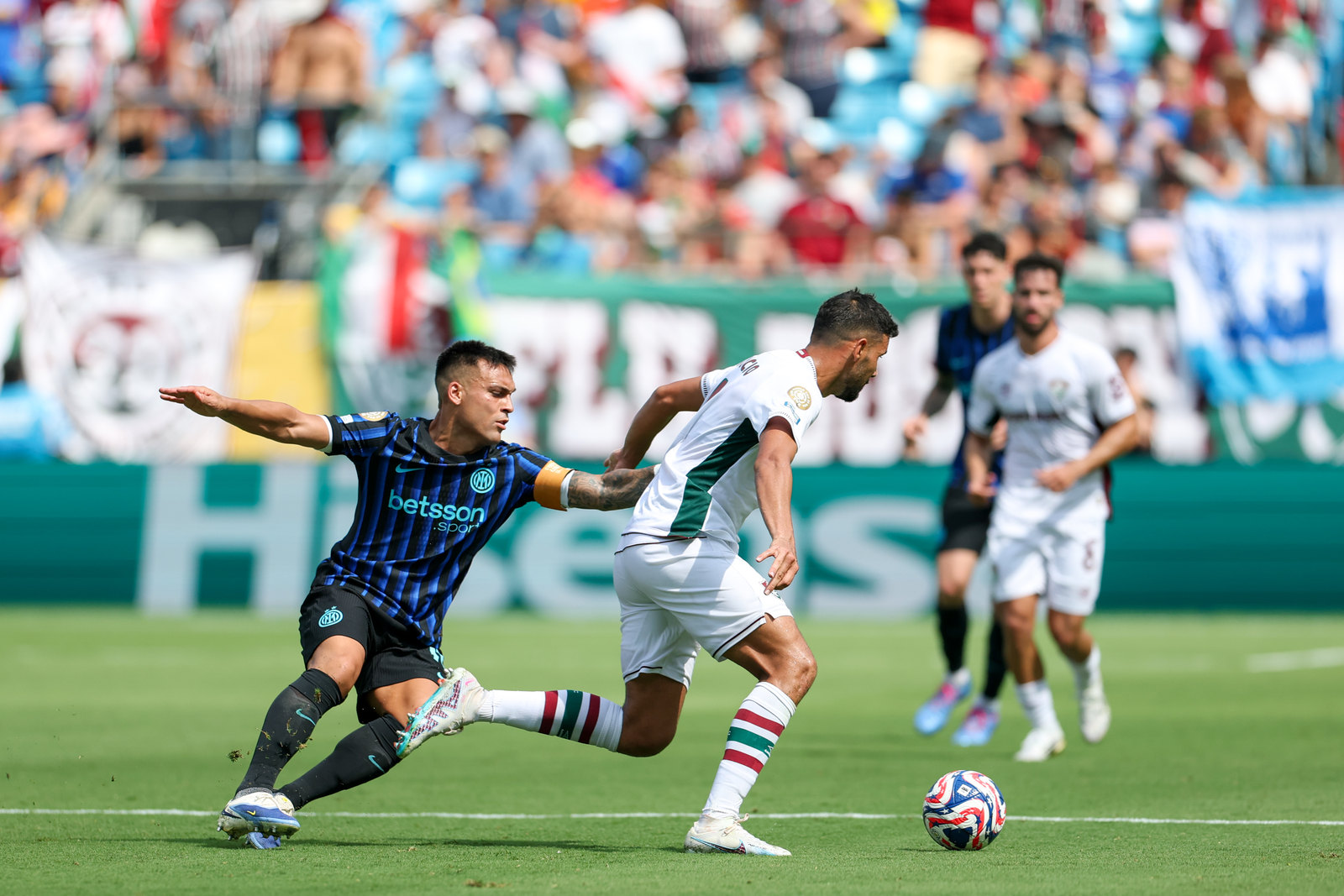 九游官网入口 -马赛迎亚冠关键赛，冲刺阶段防线松动，震撼外界，阵容厚度经受考验 